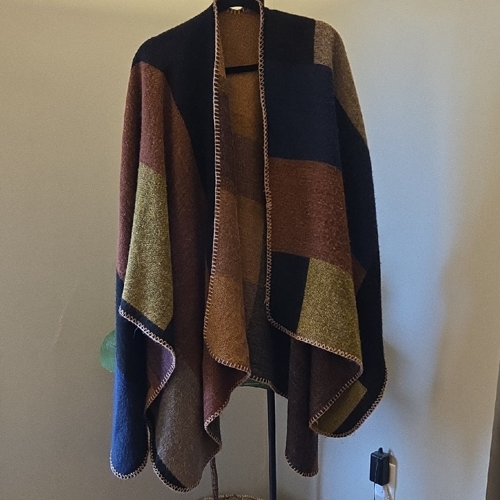 Multicolor Geometric Poncho